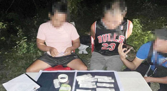mai-drugs-1 Plain-clothed police operatives conduct an inventory of the items recovered from a drug suspect in Mandurriao, Iloilo City. Authorities recovered 70 grams of shabu, worth P476,000. ICPO PHOTO