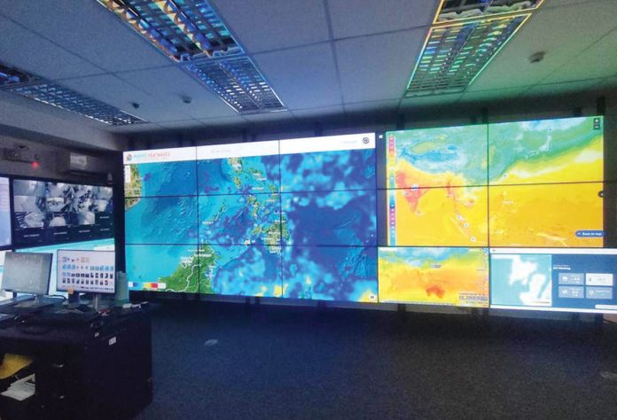 mai_city_heat_1_resized Weather is being monitored constantly at the ICARE Iloilo City Center by the City Disaster Risk Reduction and Management Office. AJ PALCULLO PHOTO