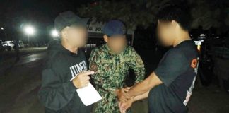 Policemen handcuff this 41-year-old construction worker from Jaro, Iloilo – a rape suspect and Western Visayas’ No. 5 most wanted person. The arrest took place in Barangay Yapak, Boracay Island in Malay, Aklan on March 3. PRO-6 PHOTO
