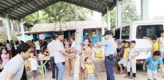 Officers of the Toboso Municipal Station led by assistant chief, Police Captain Armel L. Lasap, provide assistance and security during the distribution of relief goods to evacuees affected by the armed conflict in Barangay General Luna, Toboso, Negros Occidental, on March 19, 2025. TOBOSO MPS PHOTO