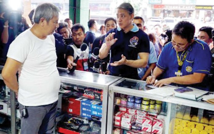 online_sellers_resized Bureau of Internal Revenue Commissioner Romeo Lumagui Jr. (center) talks to a shop owner in Banawe, Quezon City on Feb. 11, 2025 as part of the Friendly Tax Compliance Verification Drive. It educated taxpayers and encouraged voluntarily compliance. PNA PHOTO BY BEN BRIONES