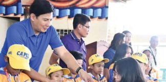Mayor Ronnie Dadivas distributes cash incentives to student-athletes who represented Roxas City during the Western Visayas Regional Athletics Association Meet 2025 and won medals. RONNIE DADIVAS/FACEBOOK PHOTO