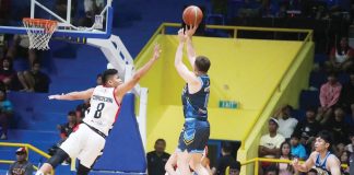 Basilan Viva Portmasters’ Sherwin Concepcion tries to defend the shot of Nueva Ecija Rice Vanguards’ John Wilson. MPBL PHOTO