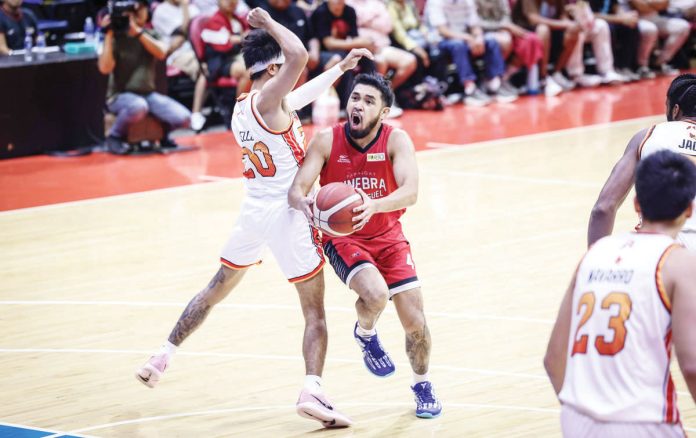 sports_Ginebra_1_resized Barangay Ginebra San Miguel Kings’ Rhon Jay Abarrientos tries to score against the defense of NorthPort Batang Pier’s Evan Nelle. PBA PHOTO