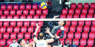 Aklanon Dell Palomata of PLDT High Speed Hitters tries to score against the defense of ZUS Coffee Thunderbelles’ Michelle Gamit. PVL PHOTO