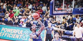 TNT Tropang Giga’s Rondae Hollis-Jefferson goes for a one-handed shot. PBA PHOTO