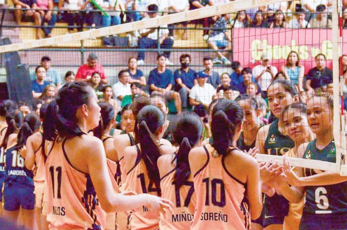 sports_V_(1)_resized Members of the University of San Carlos’ Lady Warriors and University of Southern Philippines Foundation Inc.’s Lady Panthers during their recent CESAFI competition. V-LEAGUE PHOTO