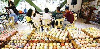 Parishioners and volunteers decorate Easter eggs at the Parish of the Holy Sacrifice, located at the University of the Philippines-Diliman campus in Quezon City, on Black Saturday, April 19, 2025. The Church reminds the faithful that Christ's Resurrection is the real celebration on Easter Sunday. PNA