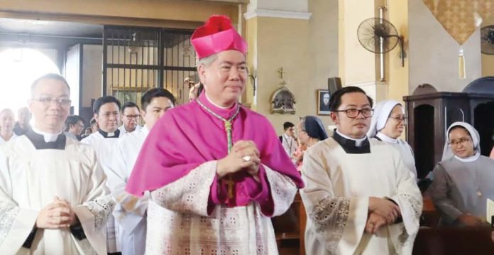 Archdiocese of Jaro warmly welcomes Most Reverend Midyphil B. Billones, D.D., as their new shepherd. Following the civic reception yesterday, April 1, a solemn liturgical welcome took place at the Jaro Metropolitan Cathedral in Iloilo City. ARCHDIOCESE OF JARO, COMMISSION ON SOCIAL COMMUNICATIONS/FB PHOTO