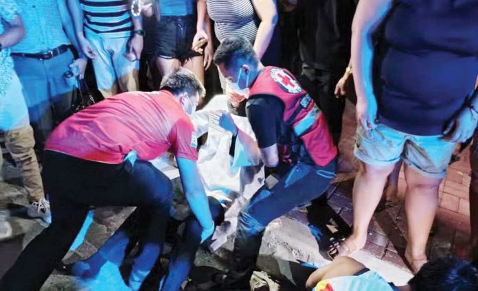 bacolod_psychotherapy_1_resized Philippine Red Cross responders attend to injured individuals after a multi-purpose vehicle rammed a procession on Good Friday, April 18, in Barangay Alangilan, Bacolod City. PHIL. RED CROSS NEGROS OCCIDENTAL – BACOLOD CITY CHAPTER/FB PHOTO