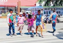 Visayas heat index rises further, isolated areas hit danger level — PAGASA Iloilo City’s Executive Order No. 024-A, Series of 2025 states that if the forecasted heat index reaches 41°C or higher, in-person classes from preschool to senior high school for the following day will be cancelled without the need for further announcements. Photo shows parents fetching their kids at Iloilo Central Elementary School. ILOILO CITY GOVERNMENT PHOTO