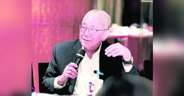 currency speculation 1_superimposed Bangko Sentral ng Pilipinas Governor Eli Remolona Jr. signs Circular No. 1212, ordering banks that are authorized to transact in non-deliverable FX derivatives to ensure that these products were used for “legitimate economic purposes.” PHOTO COURTESY OF INQUIRER.NET