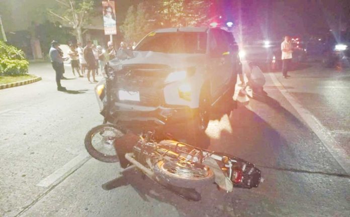 A motorcycle driver died while his backrider was injured after their vehicle crashed into an oncoming pickup truck on Sunday night, April 27, in Barangay Pulo Maestra Vita, Oton, Iloilo. K5 NEWS FM ILOILO 88.7 DIGITAL/FB PHOTO