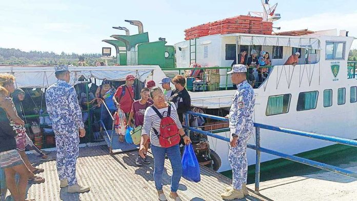 ime_coastguard_(1)_copy_resized Passengers disembark from a vessel under the watch of Philippine Coast Guard personnel at a port in Antique Province during the Holy Week exodus. Nearly half a million travelers passed through Western Visayas ports during the Semana Santa rush, prompting heightened security and assistance operations across the region. PHOTOS COURTESY OF COAST GUARD DISTRICT WESTERN VISAYAS