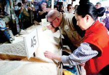 Lower rice prices ease inflation to nearly 5-year low at 1.8% in March Agriculture Secretary Francis Tiu Laurel Jr. and Trade Secretary Ma. Cristina Roque conducted a joint market price monitoring on rice in Quezon City on March 31, 2025. The Philippine Statistics Authority said the declining rice prices in the past three months has contributed to the easing of inflation in March 2025, which settled at 1.8 percent. PNA PHOTO BY BEN BRIONES