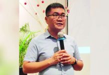 Poll candidates not welcome in DSWD’s aid distribution activities “We are not a political party. DSWD is a non-partisan organization. We serve the best interest of the Filipino people, especially those who truly need our services,” says Department of Social Welfare and Development Region 6 director Arwin Razo. DSWD-6 PHOTO