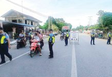 ‘AREAS OF CONCERN’: Police to deploy ‘special quick response teams’ to 8 Iloilo towns Police officers from the Sara Municipal Police Station stop motorists at a Commission on Elections (Comelec) checkpoint in Barangay Aspera, Sara, Iloilo. This checkpoint is part of heightened security measures as the Comelec identifies eight towns in Iloilo Province as “areas of concern” for the May 12 elections. SARA MPS PHOTO
