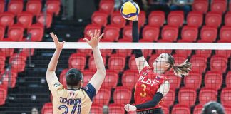 PLDT High Speed Hitters’ Mika Reyes scores against a Nakhon Ratchasima QminC Cat Devil defender. AVC PHOTO