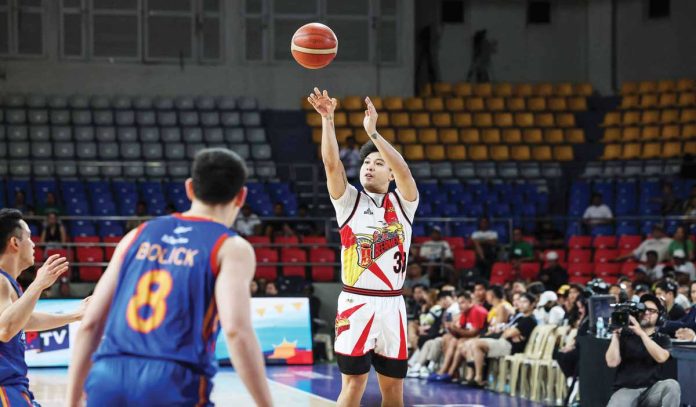 sports-San-Mig-1 San Miguel Beermen’s Juan Miguel Tiongson pulls up for an outside basket. PBA PHOTO