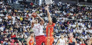 San Miguel Beermen’s Celedonio Trollano attempts an awkward shot against the defense of Meralco Bolts. PBA PHOTO