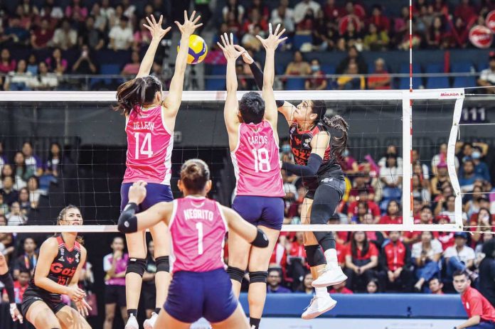 Petro Gazz Angels’ Brooke Van Sickle attempts to score against the defense of Bea de Leon and Diana Carlos of Creamline Cool Smashers. PVL PHOTO