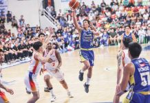 Magnolia Chicken Timplados Hotshots’ Andy Mark Barroca scores on a basket against the defense of Phoenix Fuel Masters. PBA PHOTO