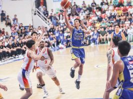 Magnolia Chicken Timplados Hotshots’ Andy Mark Barroca scores on a basket against the defense of Phoenix Fuel Masters. PBA PHOTO