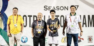 Negrense Joshua Moleje of the University of Santo Tomas Junior Golden Booters receives his Best Midfielder award. UAAP PHOTO