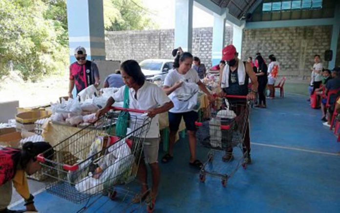 walang-gutom-antique Beneficiaries claim food credits during the Walang Gutom Program redemption activity in San Jose de Buenavista, Antique on January 21, 2025. The program’s information officer, Lovella Mondana, said they target 3,562 food-poor Antiqueño households for their redemption activity this April. PNA PHOTO BY ANNABEL CONSUELO J. PETINGLAY