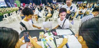 Data from the Department of Social Welfare and Development showed that around 1,000 Pantawid Pamilyang Pilipino Program (4Ps) beneficiaries were hired on the spot in job fairs nationwide since January this year. PHOTO COURTESY OF ABS-CBN NEWS