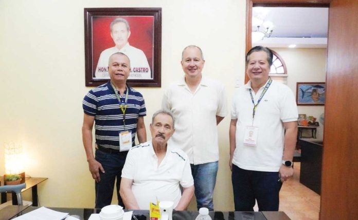 Capiz_gov’t,_DA_push_for_strategic_agri-fishery_projects_1_resized Department of Agriculture (DA) Assistant Secretary for Logistics Daniel Atayde (3rd from left) paid a visit to discuss plans regarding agri-fishery projects with the Capiz Provincial Government led by Gov. Fredenil H. Castro (2nd from left), Joey dela Cruz, representative from Provincial Agriculturist's Office (1st from left), and Provincial Economic Development and Investment Promotion Office (PEDIPO) Head Rio Garcia (leftmost).