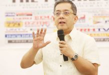 Chairman George Erwin Garcia of the Commission on Elections says it is prohibited under the law to take a picture of the ballot and the screen of the voting machine. INQUIRER FILE PHOTO BY NIÑO JESUS ORBETA