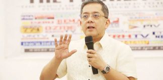 Chairman George Erwin Garcia of the Commission on Elections says it is prohibited under the law to take a picture of the ballot and the screen of the voting machine. INQUIRER FILE PHOTO BY NIÑO JESUS ORBETA