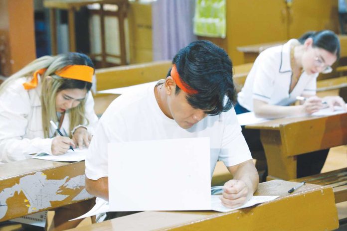 EU Voters shade their ballots at Legarda Elementary School in Sampaloc, Manila on May 12, 2025. According to the European Union Election Observation Mission, voter engagement was strong nationwide. PNA