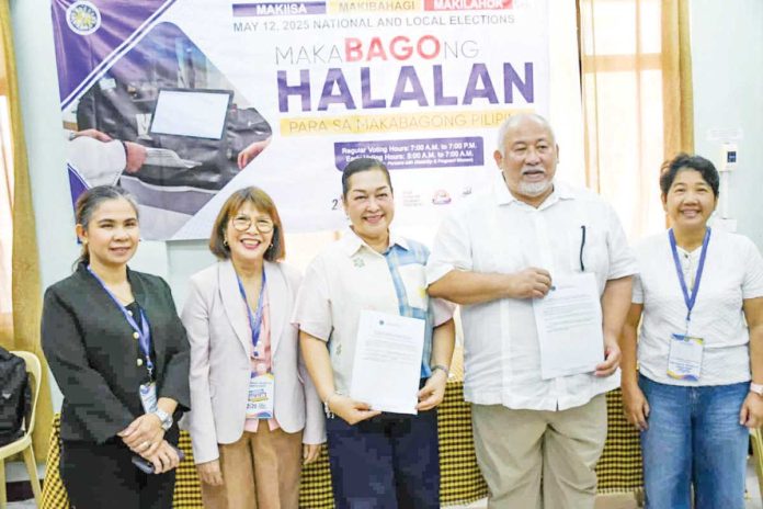 Guimaras_proclamation_1_resized The Commission on Election’s Provincial Board of Canvassers in Guimaras proclaim JC Rahman Nava and Lucille Nava as congressman-elect and governor-elect, respectively, on Tuesday, May 13, 2025. PROVINCE OF GUIMARAS/FACEBOOK PHOTO