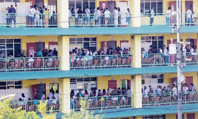 PPCRV_1_resized Voters queue to cast their votes at Batasan Hills National High School in Quezon City on Monday, May 12, 2025. INQUIRER PHOTO / GRIG C. MONTEGRANDE