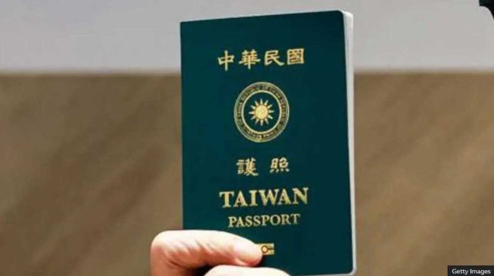 Taiwan_resized A close-up photo of a Taiwanese passport, being held by a person. Airlines have been told not to allow Taiwan passport-holders to “enter or exit Somalia”, Taiwan says. GETTY IMAGES
