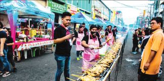 This year’s Bacolod Chicken Inasal Festival will officially kick off with a ceremonial grilling at the temporary Manokan Country at SM City Bacolod on May 21, 2025.