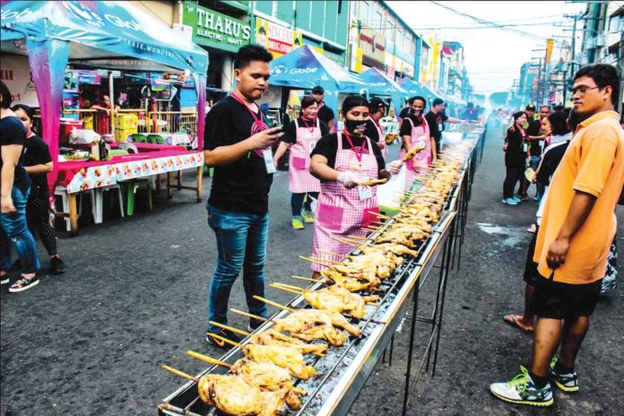 bac_chicken_inasal_fest_resized This year’s Bacolod Chicken Inasal Festival will officially kick off with a ceremonial grilling at the temporary Manokan Country at SM City Bacolod on May 21, 2025.