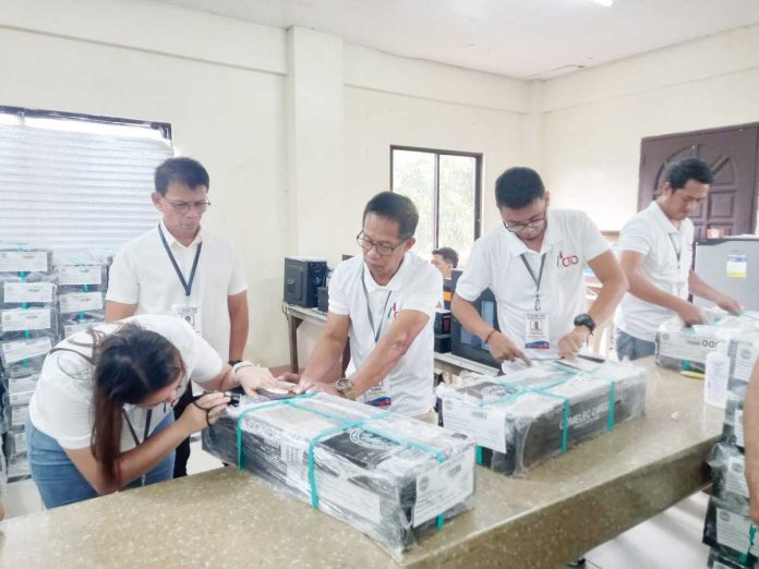 ballot_boxes_resized The Commission on Elections and the City Treasurer’s Office thoroughly inspected the 417 boxes of official ballots intended for all clustered voting precincts in Iloilo City to ensure the accuracy and integrity of the delivered ballots. LYNDIE C. DEFACTO PHOTO