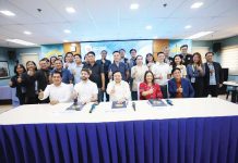 Mayor Jerry P. Treñas, representing the Iloilo City Government, officially signed and handed over the Original Proponent Status (OPS) to Aboitiz InfraCapital (AIC), Inc. for its unsolicited proposal on the Iloilo Bulk Water Supply Project. AIC Vice President and Head of Water Business Eduardo V. Aboitiz, along with AIC President and CEO Cosette V. Canilao, accepted the OPS during the conferment ceremony yesterday at the Iloilo City Hall Penthouse. Joining them in the photo were the members of the Iloilo City Council led by Vice Mayor Jeffrey Ganzon, and the members of the Iloilo City PPP Committee.