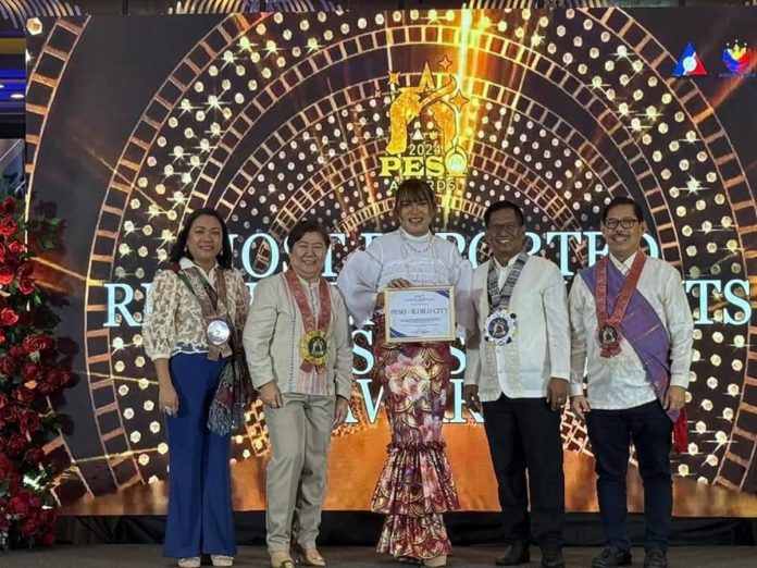 best-peso-iloilo-city Iloilo City Public Employment Service Office manager Gabriel Felix Umadhay (center) receives the Best PESO in Western Visayas award from the Department of Labor and Employment at a ceremony in Iloilo City on May 15, 2025. Umadhay said they look forward to expanding the implementation of livelihood programs and making it more accessible under the incoming administration. PHOTO COURTESY OF PESO ILOILO CITY