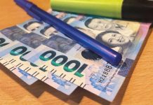 The Philippine peso ended on a strong note against the US dollar, closing at P55.51:$1, up 11.5 centavos from P55.625:$1 on the prior trading day. JESSICA BARTOLOME/GMA INTEGRATED NEWS FILE PHOTO