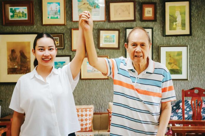 debuque-pic “Lee Ann Debuque will be the game changer in politics in province of Iloilo. Lee Ann Debuque is the right choice,” says former Iloilo governor Arthur Defensor Sr.