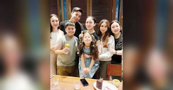dennis-kids-1_superimposed (From left) Linda Marie Gorton, Gavin, Leon, Claudia, Maddie, Julia and Marjorie Barretto. Image: @LINDAMARIE_GORTON/INSTAGRAM PHOTO