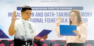Jehro S. Labrador (left) takes his oath as the new regional fisherfolk director of Western Visayas on May 5, 2025 before Bureau of Fisheries and Aquatic Resources Regional Director Remia Aparri (right).
