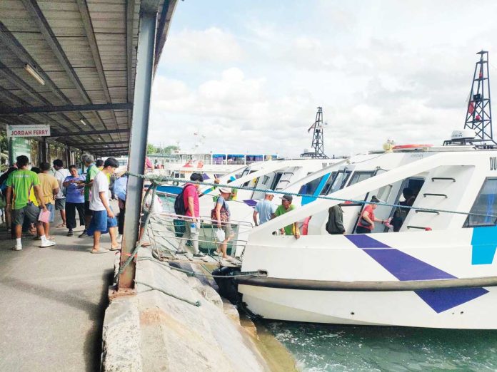 guimaras-boat-trips Boat trips between Iloilo City and Guimaras are extended beyond 10 p.m. during the Manggahan Festival from May 16 to May 25, 2025.