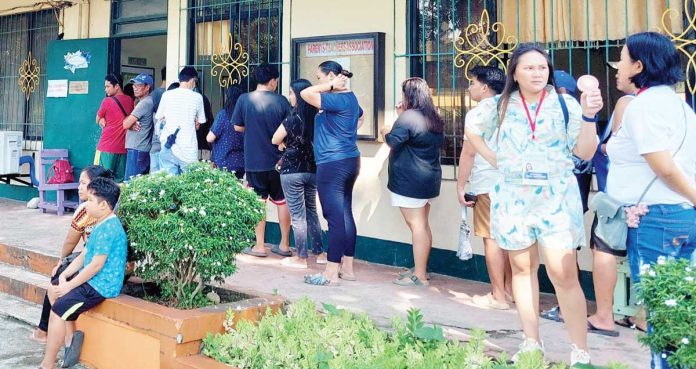 ime-high-voter-turnout On election day, May 12, 2025 at Leganes Elementary School in Leganes, Iloilo, voters wait for their turn to enter their polling precinct. According to the Commission on Elections, 2,704,681 out of 3,128,102 registered voters in Western Visayas participated in the polls. PN