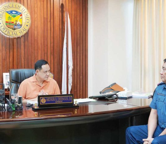 Iloilo’s Gov. Arthur Defensor Jr. meets with Police Colonel Roland Bulalacao, newly designated officer-in-charge of the Iloilo Police Provincial Office, during the latter’s courtesy call at the provincial capitol on May 20. The governor urged Bulalacao to sustain the province’s gains in the fight against illegal drugs and other criminal activities. PHOTO OF COURTESY CALL FROM BALITA HALIN SA KAPITOLYO