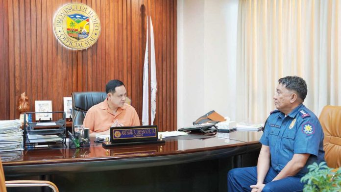 ime_new_police_director_resized Iloilo’s Gov. Arthur Defensor Jr. meets with Police Colonel Roland Bulalacao, newly designated officer-in-charge of the Iloilo Police Provincial Office, during the latter’s courtesy call at the provincial capitol on May 20. The governor urged Bulalacao to sustain the province’s gains in the fight against illegal drugs and other criminal activities. PHOTO OF COURTESY CALL FROM BALITA HALIN SA KAPITOLYO